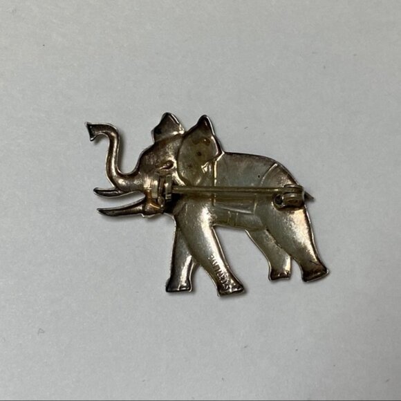 BROOCH PIN STERLING SILVER VINTAGE ELEPHANT RED EYE TRUNK UP - Picture 6 of 8